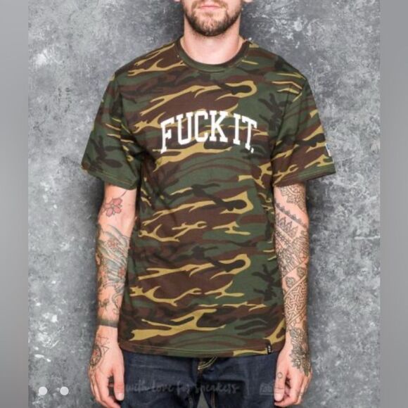 HUF Men’s Green Camo F—K It Arch Short Sleeve T-Shirt Size Small New Without Tag - Picture 1 of 8
